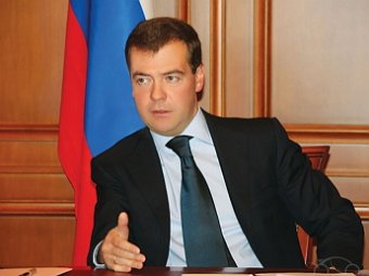 Медведев поручил ввести предоплату за газ для Украины с 13 мая