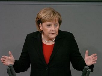Меркель осудила проведение военных парадов в Крыму 9 мая