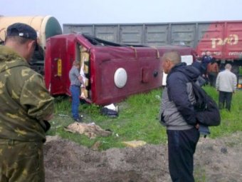 Момент столкновения поезда и автобуса на Сахалине снял видеорегистратор