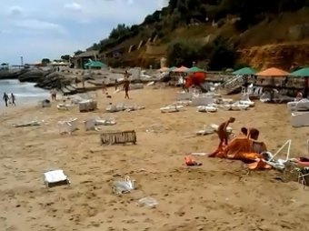 На пляж в Одессе обрушилась трехметровая волна, унеся с собой 15 человек