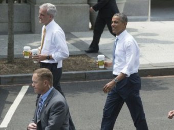 Обама сходил в "Старбакс" за чаем без охраны