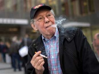 В Германии суд по требованию соседей выселил 75-летнего пенсионера за курение