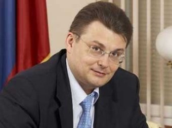 Депутат-единорос предложил запретить чиновникам иметь родню за границей