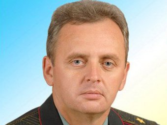 Порошенко назначил нового министра обороны: тот подписал присягу закрытой ручкой