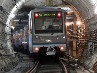 В московском метро машинист уснул в кабине поезда