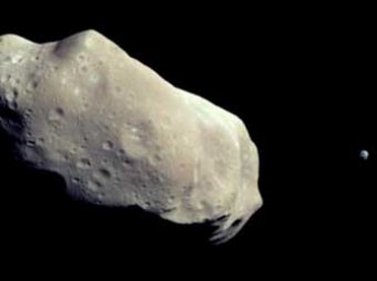 Ученые: к Земле летит опасный астероид с черной пирамидой