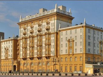 В посольстве США в Москве приостановили выдачу виз