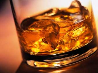 Роспотребнадзор нашел опасные вещества в американском виски и запретит его ввоз в РФ
