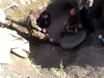 В Сеть попало видео, как пьяные украинские силовики пытались обстрелять территорию России