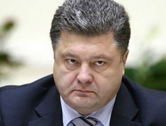 Порошенко из солидарности с поляками сфотографировался с яблоком