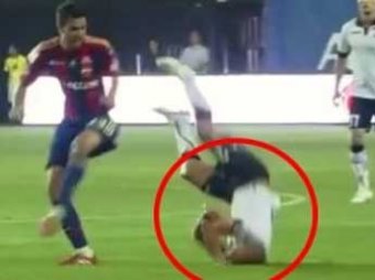 Защитника "Торпедо" спасли от смерти прямо во время матча