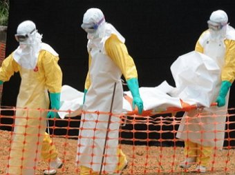 Американский врач, заболевший лихорадкой Эбола, пошел на поправку