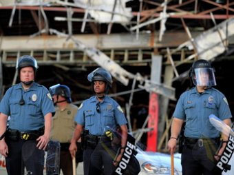Обама может оставить американских полицейских без армейского вооружения