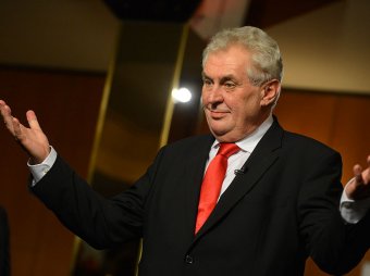 Президенту Чехии прислали конверт с белым порошком