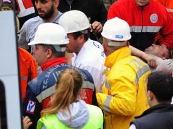 В Стамбуле лифт убил 10 рабочих