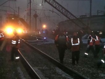 В Подмосковье фура столкнулась с электричкой