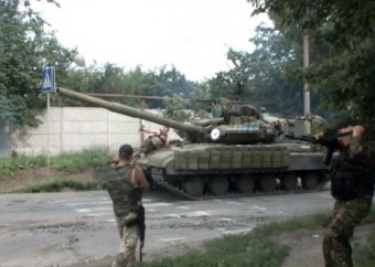 Новости Украины 30 сентября 2014: силовики Украины обстреляли ополченцев из танков в аэропорту Донецка