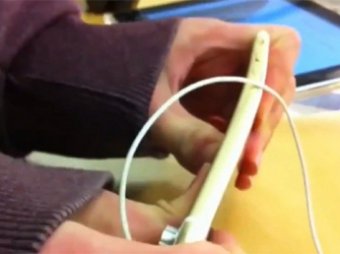 В Британии подростки погнули несколько iPhone 6 в магазине Apple Store