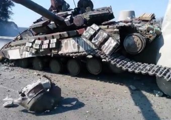 Последние новости Украины 8 сентября 2014: украинский танк с надписью «На Москву» врезался в еж «Нет войне»