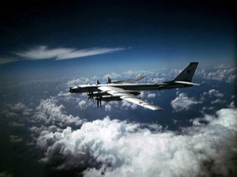 Самолеты ВВС РФ заметили у границ США, Канады, Британии и Швеции (фото)