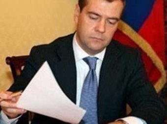 Медведев: Россия вводит пошлины для товаров из Украины