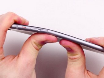 Айфон 6 гнется: фотожабы с iPhone 6 взорвали Сеть (ФОТО, ВИДЕО)