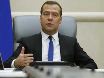 Медведев решил не отменять пенсии работающим пенсионерам