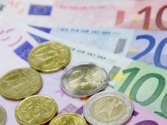 Курс евро впервые с апреля перевалил за 50 рублей