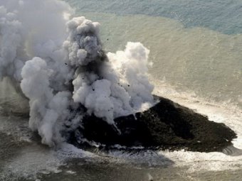 В Японии внезапно проснулся вулкан Онтакэ: фото и видео очевидцев разошлись по Сети