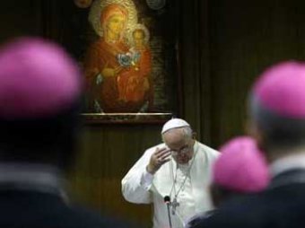 Католическая церковь выступила против негативного отношения к геям
