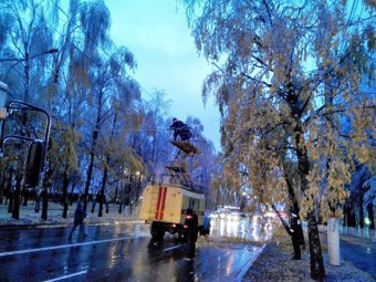 Челябинск: ледяной дождь оставил без света тысячи людей (ВИДЕО)