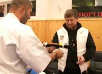 Глава Чечни Рамзан кадыров получил черный пояс по каратэ
