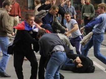 В Москве у торгового центра произошла массовая драка