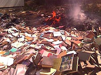 В Киеве устроили сожжение "неправильных" книг