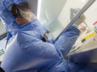 Заболевший Эболой американец мог заразить десятки человек