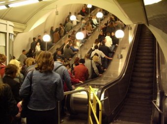 В Москве в метро турист из Бразилии сплясал на эскалаторе, есть пострадавшие