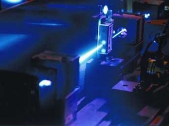 Нобелевскую премию по физике получили японские ученые за синий светодиод