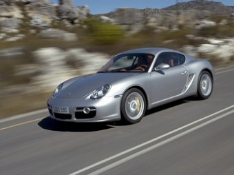 Китаец, владелец Porsche Cayman продавал свои вещи, чтобы заправит авто