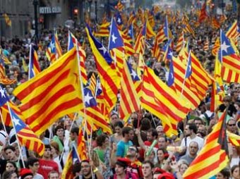 В Каталонии отменили референдум о независимости от Испании и ищут ему замену