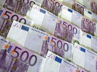 Курс евро впервые в истории превысил 53 рубля