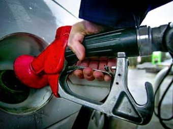 Эксперты: в 2015 году бензин будет стоить 50 рублей