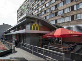 Старейший «Макдоналдс» в России возобновил работу