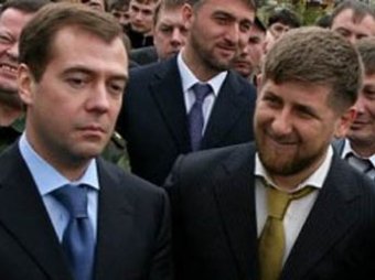 Медведев с Кадыровым сделали селфи на фоне Путина