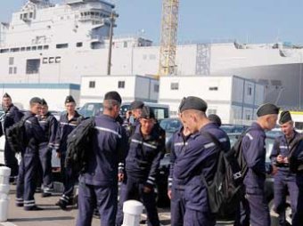 Французские СМИ: российских моряков не пускают на купленный "Мистраль"