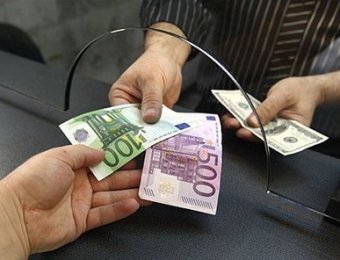 Курс евро бьет очередной рекорд, приблизившись к 62 рублям