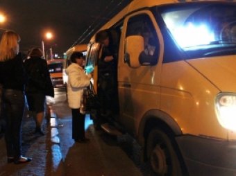В Алтайском крае водитель маршрутки протащил по асфальту зажатого в дверях ребенка 50 метров
