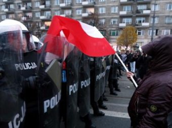 В Варшаве начались столкновения националистов с полицией