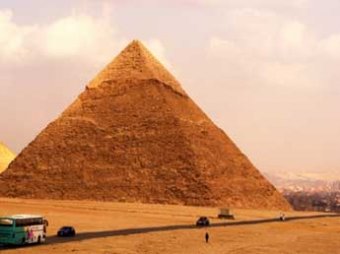 Трое немецких ученых и египетские чиновники осуждены за кражу из пирамиды Хеопса