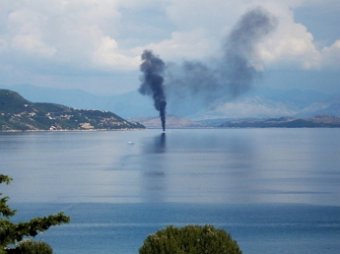 У берегов Греции загорелся пассажирский паром: на борту 467 человек