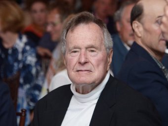 Джордж Буш-старший госпитализирован в США